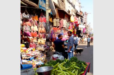 Waiting for cutosmers - New Delhi - India - 13.03