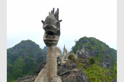 The dragon's den - Tam Coc - Vietnam - 17.04